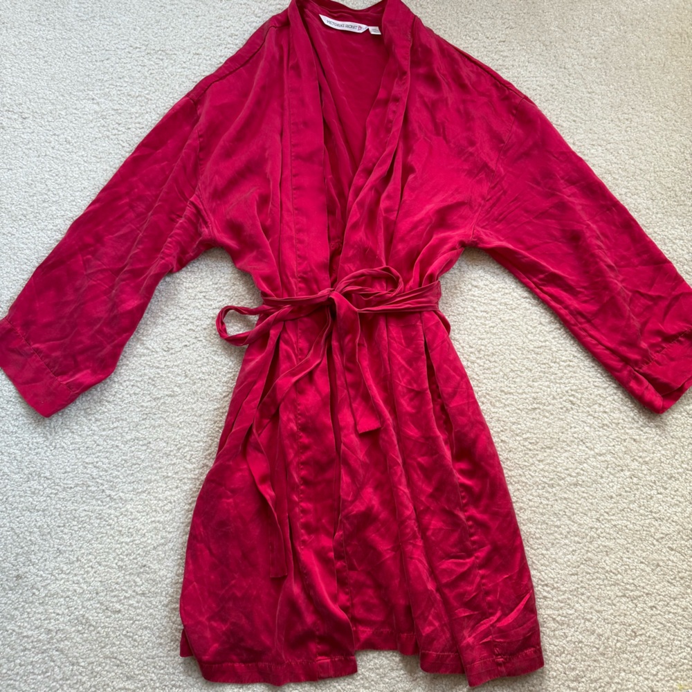 EUC vintage Victoria's Secret silk robe